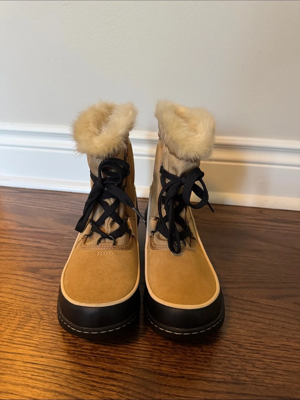 Sorel Women's Tan and Black Faux-Fur Winter Lace-Up Boots